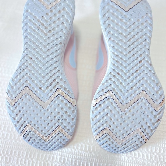 Nike Women's Pink Running Shoes - Picture 12 of 13